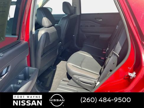 Used 2023 Nissan Pathfinder SL w/ Black Appearance Package AWD/4WD image 15
