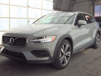 Used 2025 Volvo V60 B5 Cross Country Plus