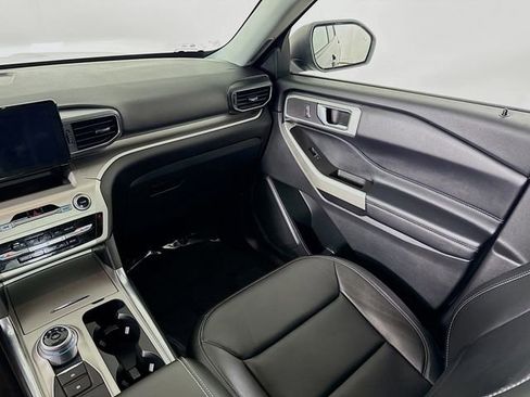 Used 2022 Ford Explorer XLT w/ Equipment Group 202A image 23