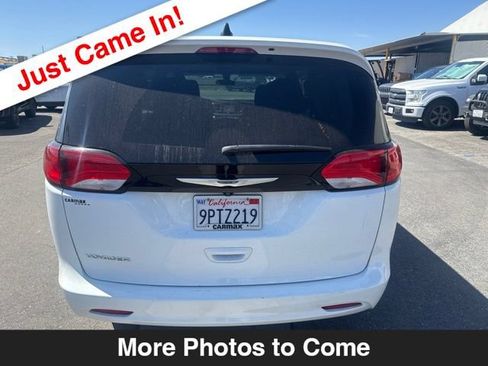 Used 2022 Chrysler Voyager LX FWD image 4