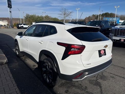 Used 2024 Chevrolet Trax LT image 7
