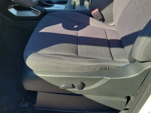 Used 2024 Nissan Frontier SV w/ SV Convenience Package image 16