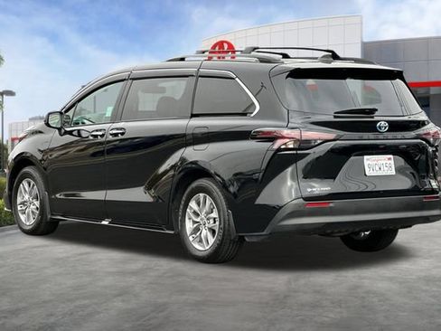 Certified 2025 Toyota Sienna XLE w/ XLE Plus Package AWD/4WD image 8