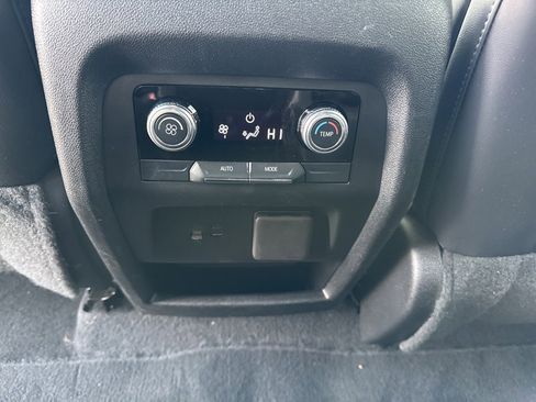 Used 2024 GMC Acadia Elevation image 20