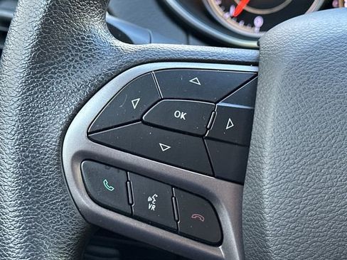 Used 2021 Jeep Cherokee Latitude FWD image 18