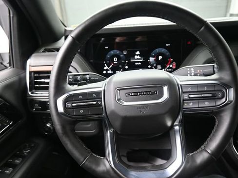 Used 2025 GMC Yukon XL Denali image 8
