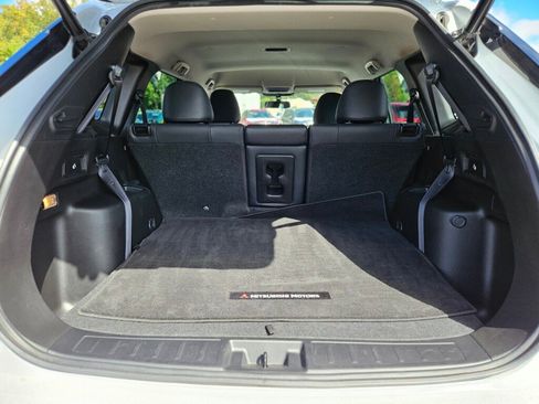 Used 2023 Mitsubishi Outlander SE image 30