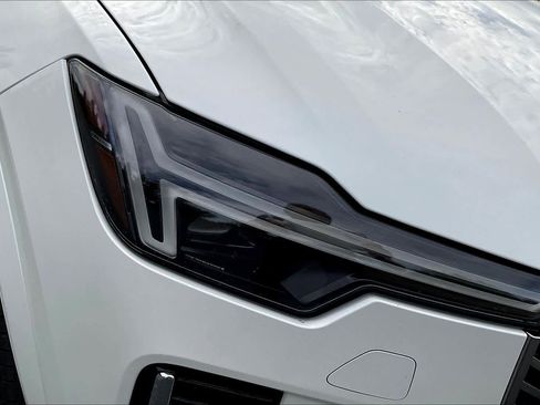 Used 2025 Volvo XC90 B5 Plus w/ Protection Package Premier image 32