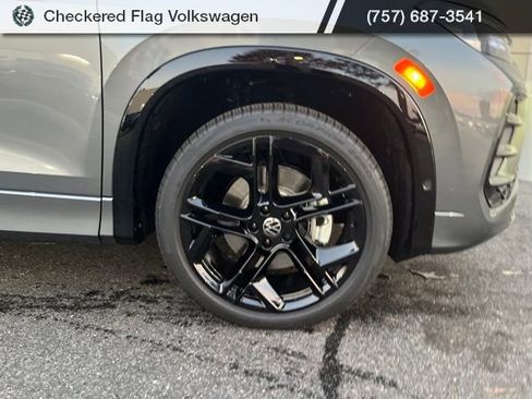 New 2026 Volkswagen Tiguan SE R-Line image 3