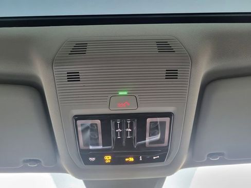 Used 2024 Volkswagen Atlas Peak Edition SE image 20