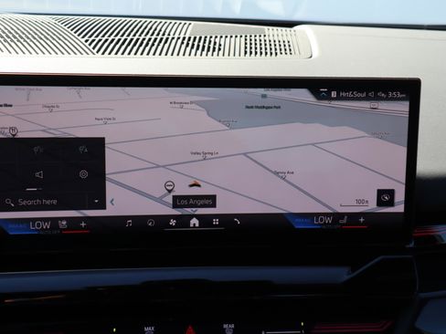 Used 2025 BMW 530i w/ Premium Package image 8