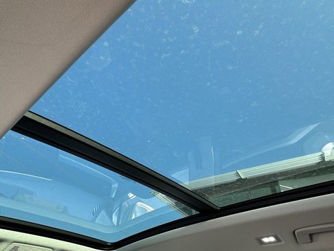 New 2025 Volkswagen Tiguan SE image 9