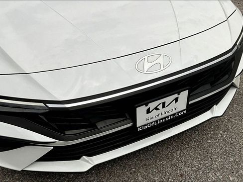 Used 2025 Hyundai Elantra SEL w/ Cargo Package FWD image 30