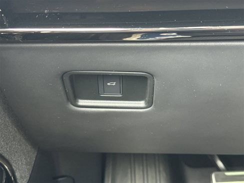 Used 2023 Land Rover Range Rover Sport SE Dynamic image 30