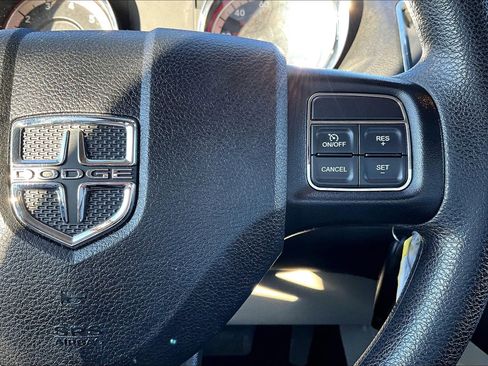 Used 2018 Dodge Grand Caravan SE w/ UConnect Hands-Free Group image 18