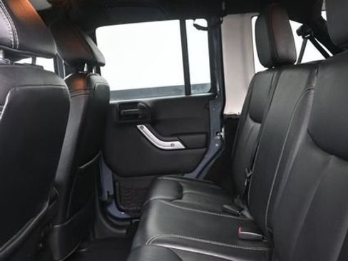 Used 2015 Jeep Wrangler Unlimited Rubicon AWD/4WD image 8
