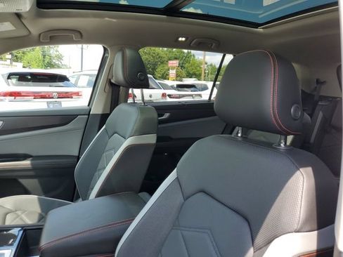 Certified 2025 Volkswagen Atlas Peak Edition SE AWD/4WD image 23