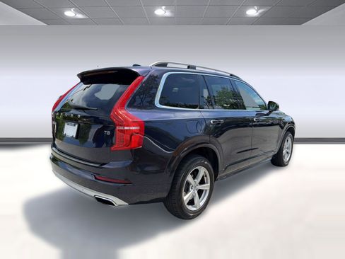 Used 2017 Volvo XC90 T5 Momentum w/ Vision Package FWD image 9