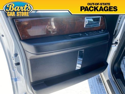 Used 2017 Lincoln Navigator Select image 26