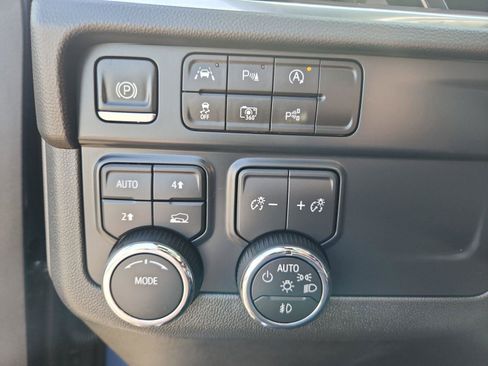 Used 2025 Chevrolet Tahoe Premier AWD/4WD image 18