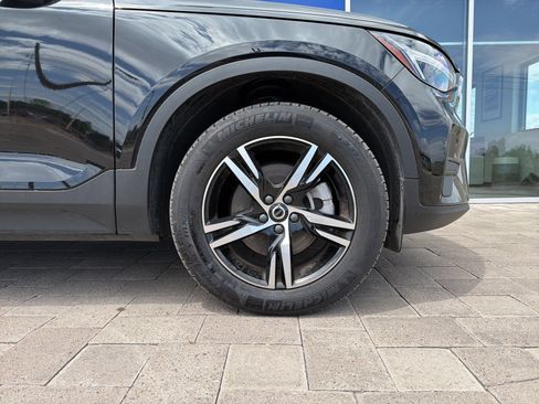 Used 2025 Volvo XC40 B5 Core AWD/4WD image 8