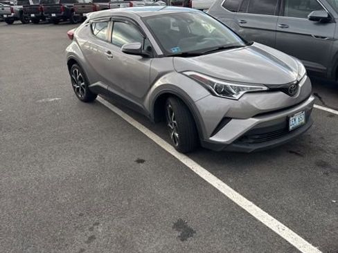 Used 2019 Toyota C-HR XLE FWD image 2