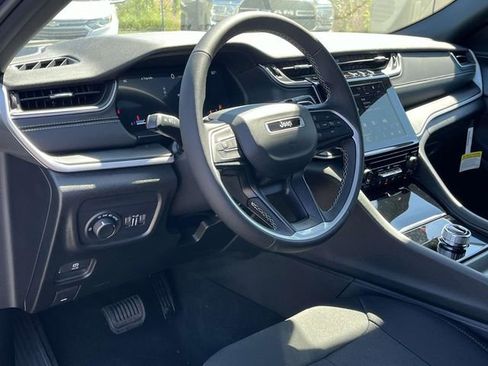 New 2025 Jeep Grand Cherokee L Laredo image 9