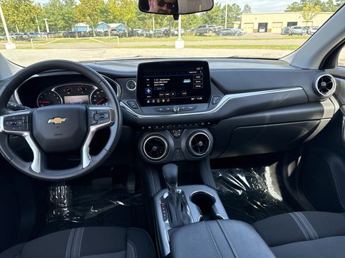 Used 2025 Chevrolet Blazer LT AWD/4WD image 27