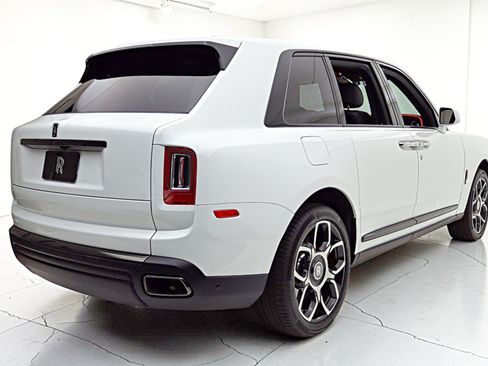 Used 2023 Rolls-Royce Cullinan Black Badge AWD/4WD image 11