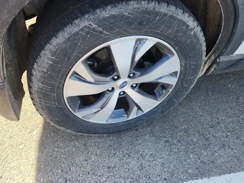 Used 2021 Subaru Ascent Premium w/ Convenience Package image 5