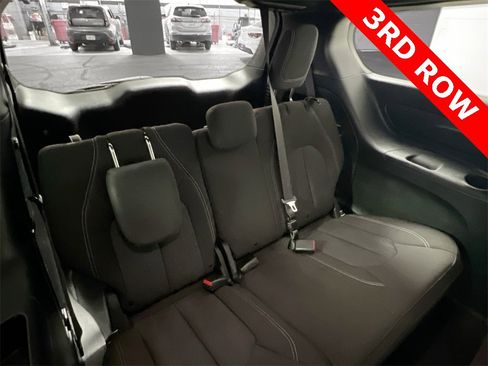 Used 2020 Chrysler Pacifica Touring w/ S Appearance Package image 27