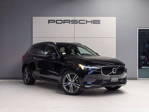Used 2021 Volvo XC60 T5 Momentum w/ Premium Package image 9