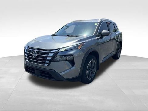 Used 2025 Nissan Rogue SV w/ SV Premium Package FWD image 3