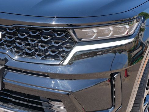 Certified 2023 Kia Sorento SX AWD/4WD image 16