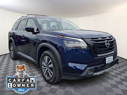 Used 2024 Nissan Pathfinder SL w/ Black Appearance Package