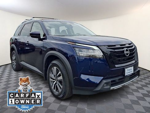 Used 2024 Nissan Pathfinder SL w/ Black Appearance Package AWD/4WD image 1