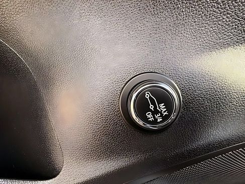 Used 2023 Buick Envision Avenir AWD/4WD image 13