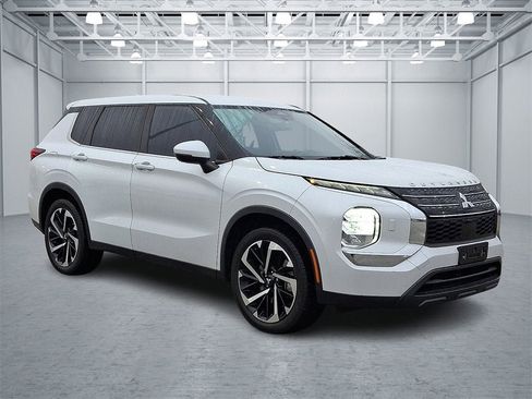 Used 2022 Mitsubishi Outlander ES image 4