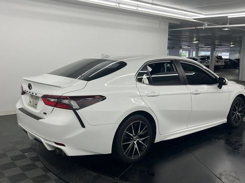Used 2021 Toyota Camry SE w/ Convenience Package FWD image 6
