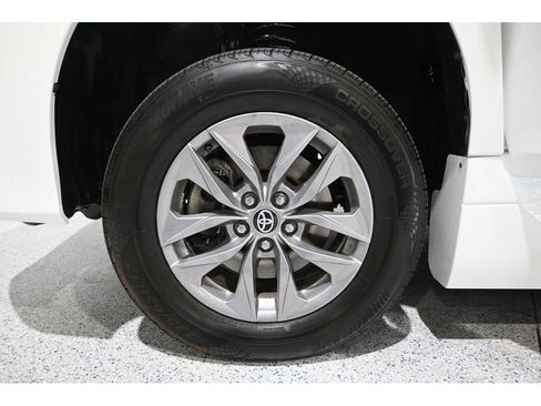 Used 2019 Toyota Sienna LE FWD image 12