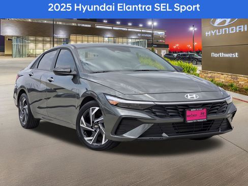 Certified 2025 Hyundai Elantra Sport FWD image 1