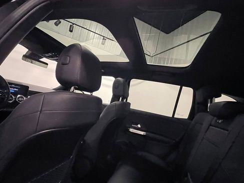 Used 2021 Mercedes-Benz GLB 250 4MATIC image 25