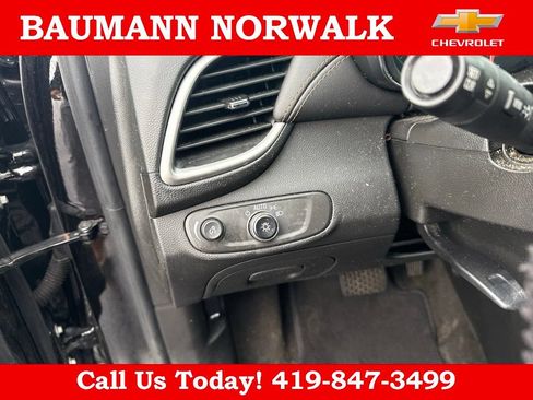 Used 2022 Chevrolet Trax LT w/ LT Convenience Package FWD image 25