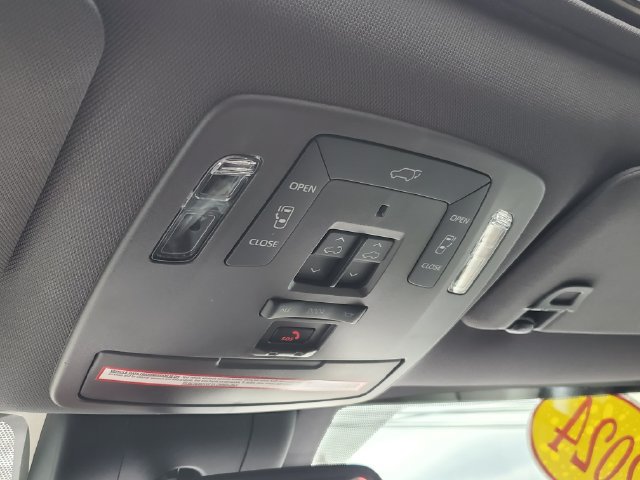 Used 2024 Toyota Sienna Platinum FWD image 35