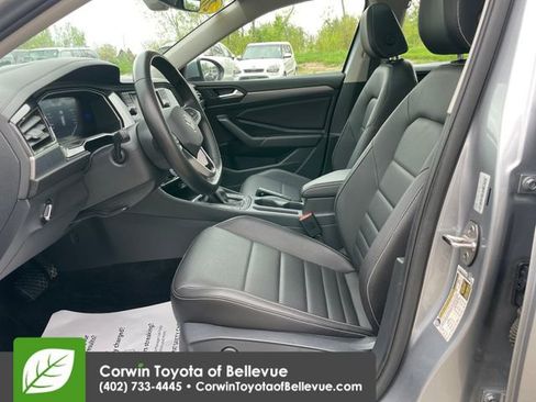 Used 2024 Volkswagen Jetta SE FWD image 17