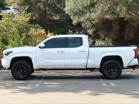 Used 2025 Toyota Tacoma SR5 AWD/4WD image 5