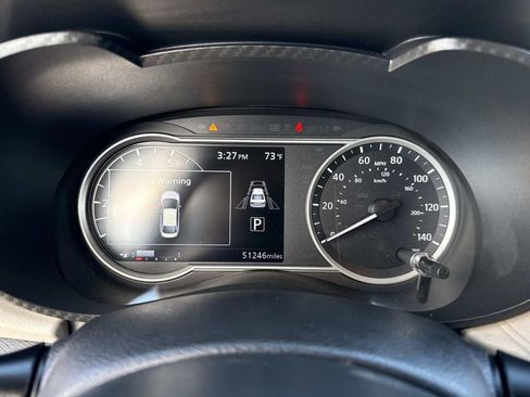 Used 2022 Nissan Versa SV image 32