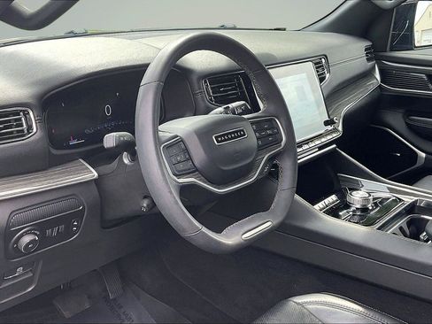 Used 2022 Jeep Wagoneer Series II AWD/4WD image 15