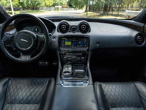 Used 2019 Jaguar XJ L Supercharged RWD image 17