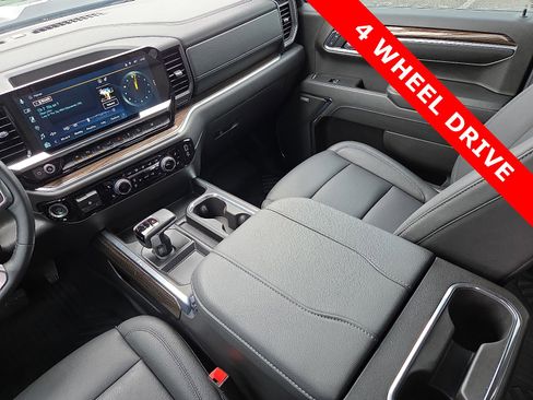 Used 2024 Chevrolet Silverado 1500 LT Trail Boss w/ LT Trail Boss Premium Package image 12